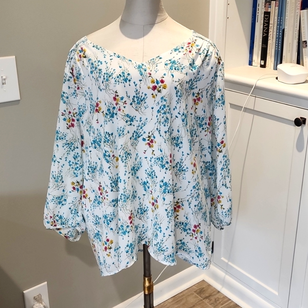 EUC - Ladies Top